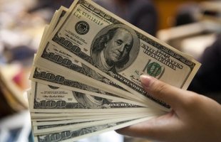 Dólar a quatro reais: algumas importantes contradições na economia