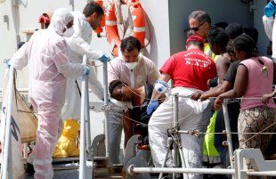 Mais de 700 imigrantes morreram na semana passada tentando cruzar o Mediterrâneo
