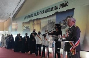 Tribunal militar dá medalhas para ex-ministros bolsonaristas Pazuello e Salles