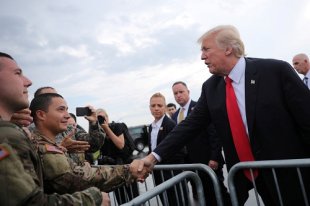 Trump proíbe transexuais nas Forças Armadas dos EUA em mais um gesto LGBTfóbico
