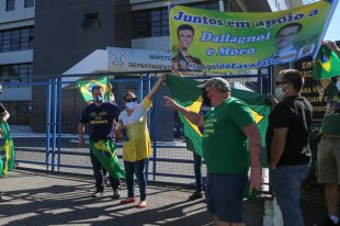 Acusações mútuas de golpismo em confronto de apoiadores de Bolsonaro e Moro em Curitiba