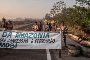 Justiça determina retirada de bloqueio indígena na BR-163 e fixa multa diária de R$10 mil