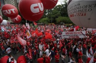 Prioridades da CUT : Gigante pra defender o governo Dilma e pequena pra apoiar as lutas dos trabalhadores e da juventude