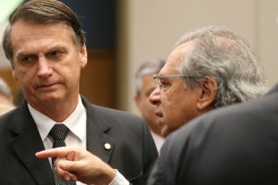 Trabalhar até morrer: equipe de Bolsonaro quer igualar idade mínima para mulheres e homens