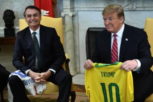 Bolsonaro cogita fundar "Partido da Defesa Nacional" servindo a Trump e Merkel