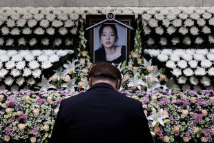A indústria cultural e as "fábricas" do K-pop: suicídio entre jovens celebridades chocam fãs 