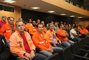 Na presença de mais de 100 petroleiros, Câmara de Campinas aprova apoio à greve