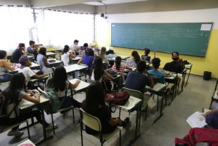 Segundo Fiocruz, 9,3 milhões estarão em risco com volta às aulas, mas governos seguem reabertura