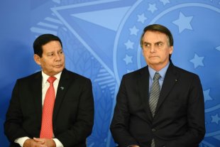 Mourão contraria Bolsonaro e diz que governo comprará vacina de empresa chinesa