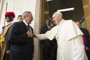 Raúl Castro: "Se o Papa continuar assim, voltarei a rezar e voltarei à Igreja"