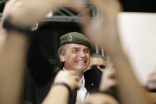 Bolsonaro defendeu alunos de colégio militar pela "liberdade" de exaltar Hitler