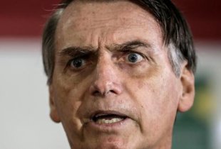 Assustado com sua associação internacional à imagem de Hitler, Bolsonaro fala que nazismo é de esquerda