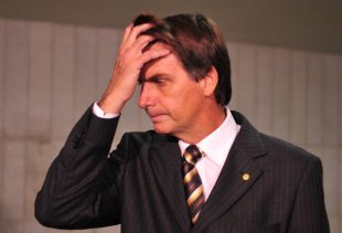 Bolsonaro quer multar quem disser a verdade sobre seu racismo e homofobia