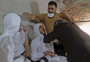 Síria: Ataque químico mata ao menos 60 pessoas em cidade ocupada por opositores