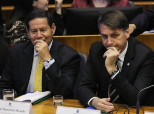 Enquanto corta educação, governo gastará 2,5 milhões em locação de carros para Bolsonaro e Mourão