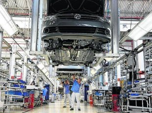 Volkswagen vai demitir 3,6 mil trabalhadores e retirar direitos