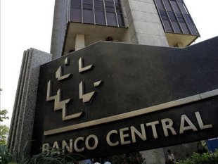 Sem sinais claros de retomada econômica, diretor do BC reforça tendência a reduzir taxa de juros