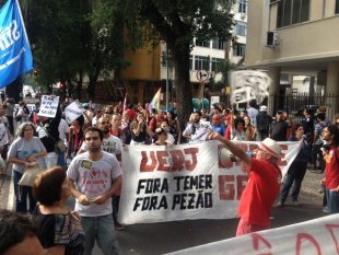 Pezão paga só 700 reais de abril e 207 mil servidores pagam a conta da crise no Rio