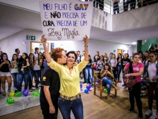 Coletivo Não me Kahlo e estudantes da Una Contagem contra a cura LGBT