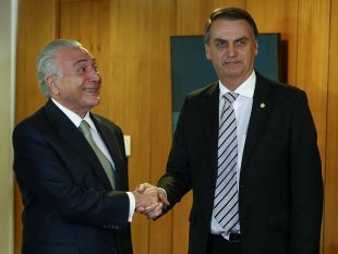 Michel Temer deixa nas mãos do reacionário Bolsonaro assinar o aumento do salário mínimo