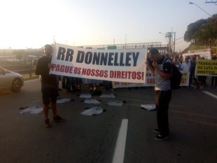 Segundo ato de trabalhadores da RR Donnelley fecha Anhanguera