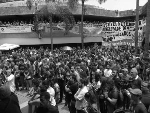 Por um DCE e CACH que unifique os estudantes pela base para enfrentar Bolsonaro