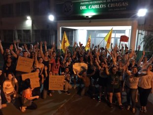 Em Canoas, professores e estudantes fazem ato em apoio à greve da Educação no RS