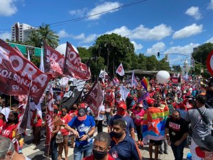 24J: Centenas de trabalhadores e estudantes tomam as ruas de Recife contra Bolsonaro