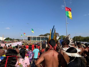 Milhares de indígenas estão em frente ao STF para barrar o marco temporal