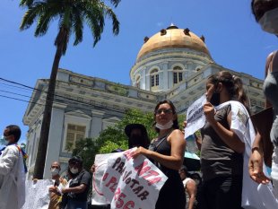Trabalhadores da saúde protestam em Recife exigindo a aprovação do piso salarial nacional