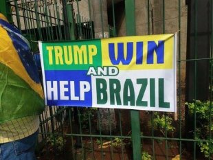 Direita pede 'help' para o racista Trump na Av. Paulista
