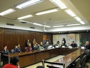 Estudantes do Cristóvão são recebidos na Assembleia Legislativa em Porto Alegre para denunciar as ameaças e agressões 