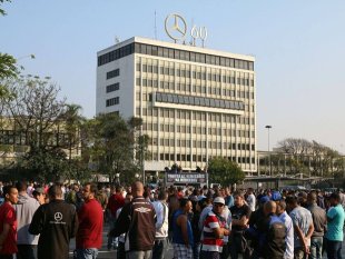 Mercedez Benz demite outros 370 trabalhadores 