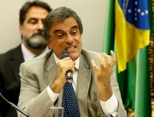 Luzes e sombras no discurso de Cardozo em defesa do governo Dilma