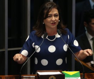 Kátia Abreu, rainha do latifúndio, expulsa do PMDB como "mártir democrata"