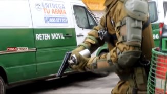 CHILE: Vídeo de policial com arma de fogo na marcha em memória do golpe militar do 11 de setembro