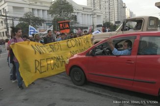 CRIMINOSO: Motorista atropela manifestantes e foge em Niterói, e a imprensa encoberta