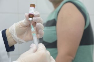 Governo Bolsonaro quer reduzir em R$ 393 mi gastos com vacinas em meio à surtos de doenças