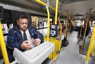 Ônibus sem cobradores já circulam em São Paulo. Qual é a importância de sua função social?