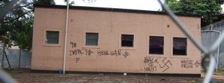 Efeito Bolsonaro: Pichações racistas, anti-haitianos e nazistas em Campinas