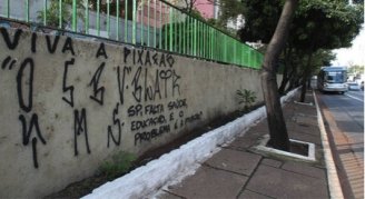 Em defesa da arte de rua, nova pichação na 23 de Maio em São Paulo