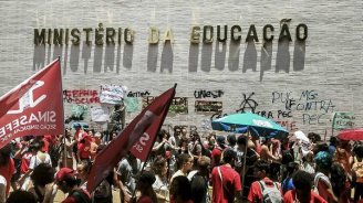 Delegações do país inteiro chegam à Brasília para protestar contra a PEC 241/55