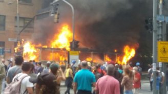 Ônibus foi incendiado após repressão ao ato contra pacote do Pezão-Temer