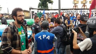 PM tentou reprimir, mas trabalhadores seguem firme o bloqueio da Ponte Rio-Niterói