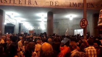Ato em defesa de Glenn Greenwald reúne 3 mil pessoas no Rio