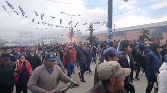 BOLÍVIA: Em El Alto, povo indígena e trabalhadores resistem nas ruas contra o golpe de Estado