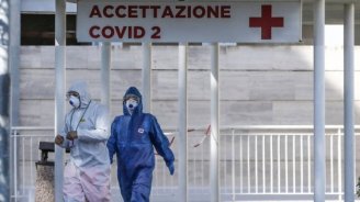 Médicos italianos protestam por maior proteção após morte de 87 profissionais de saúde