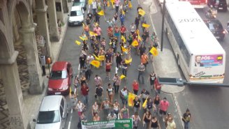 Servidores de Porto Alegre fazem marcha em direção à prefeitura