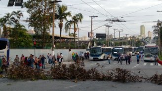 Antes de amanhecer, ônibus parados e fábricas paralisadas no ABC Paulista