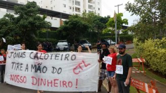 Servidores municipais de Campinas realizam protesto contra atraso de salários